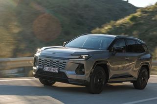 Řídili jsme lákavou alternativu ke Kodiaqu: U nové Toyoty RAV4 vám doporučíme jednu verzi - Garáž.cz
